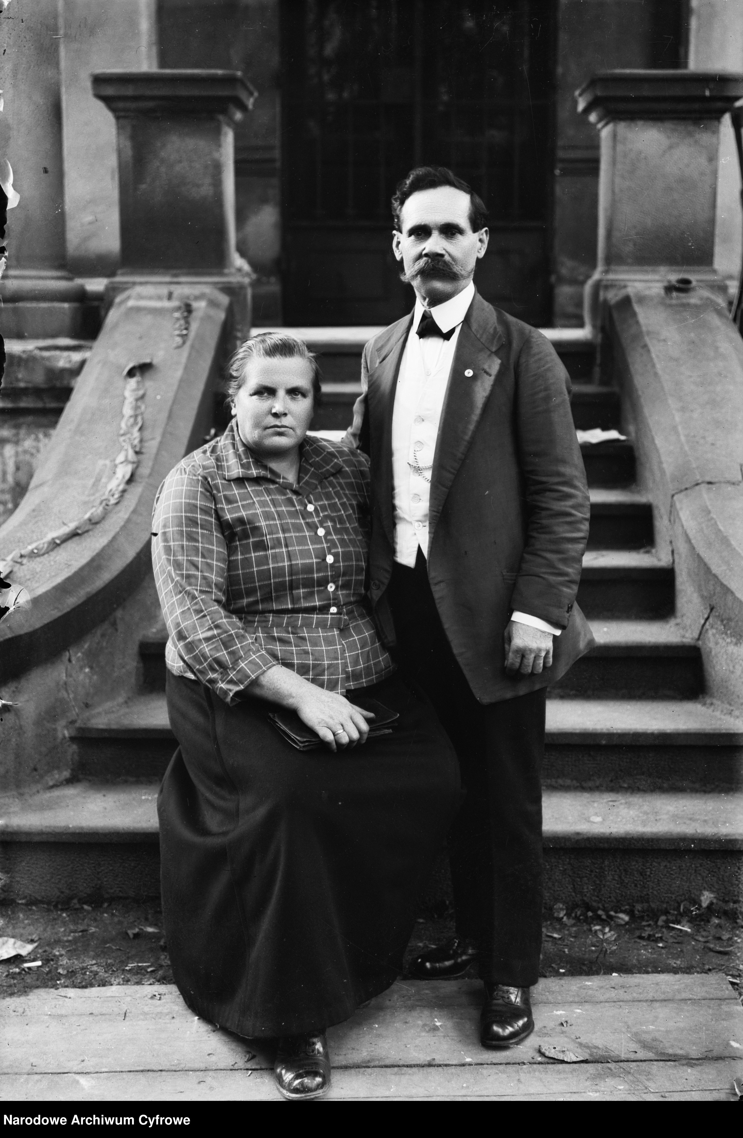 Okładka folderu Archiwum fotograficzne nierozpoznanej rodziny z Małopolski