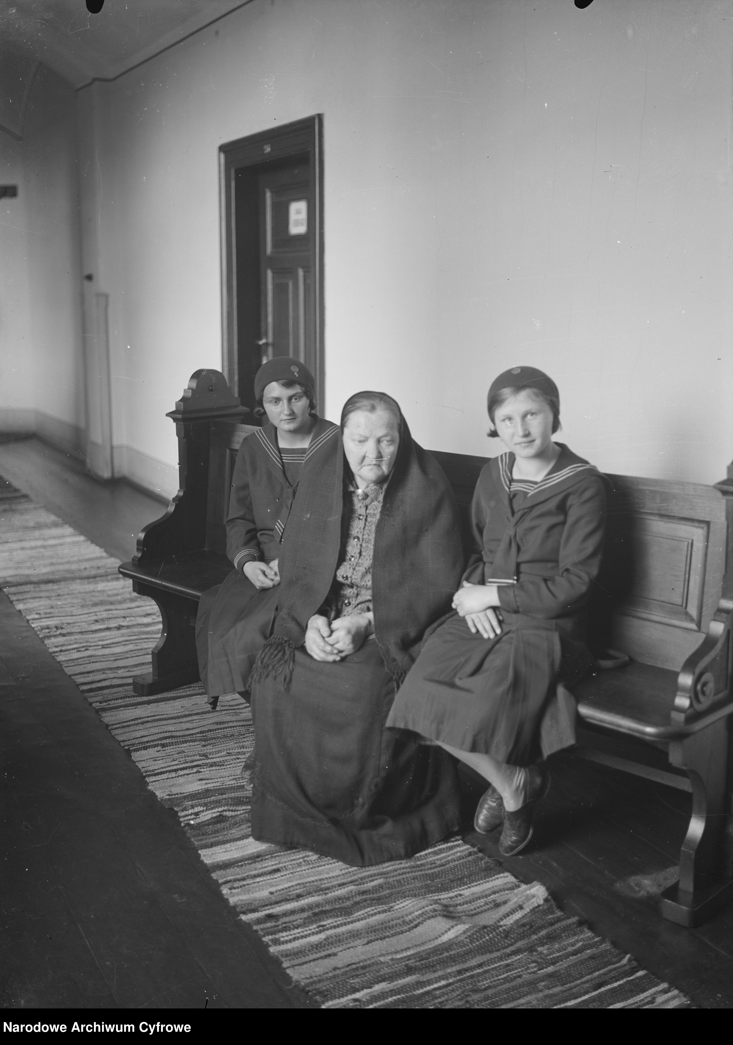 Okładka folderu Archiwum fotograficzne nierozpoznanej rodziny z Małopolski