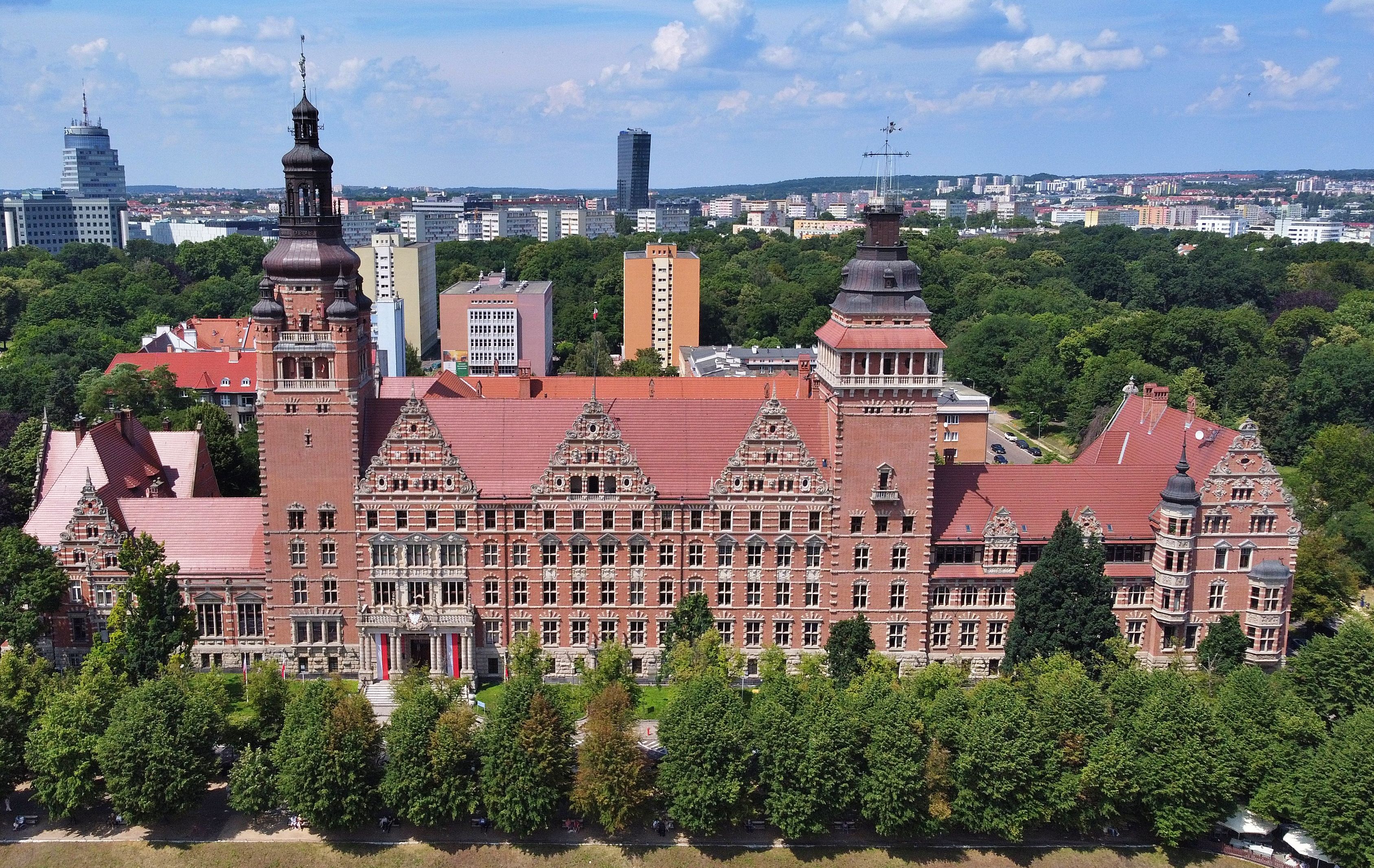 Siedziba Zachodniopomorskiego Urzędu Wojewódzkiego w Szczecinie przy Wałach Chrobrego
